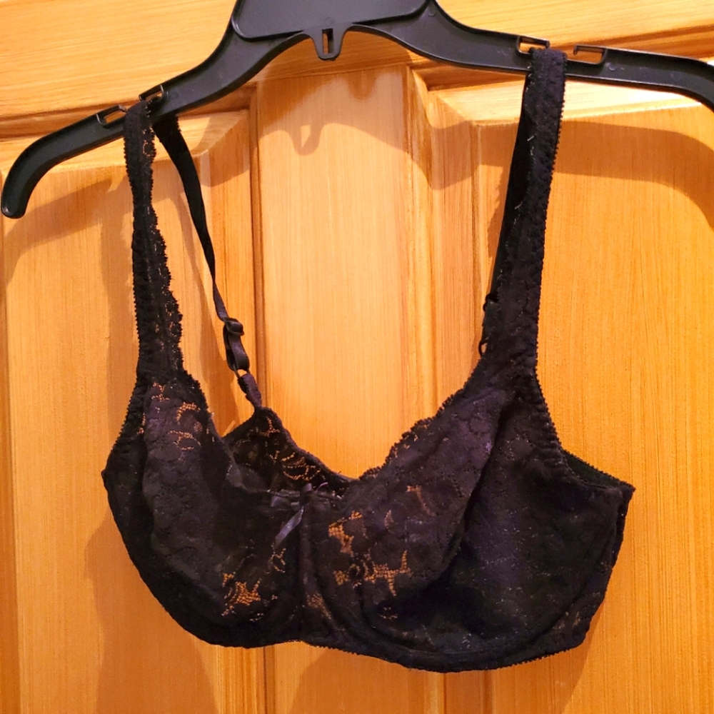Bra 34c Playtex secrets black underwire lace  no padding